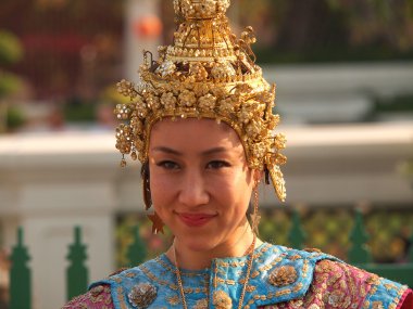 traditional thai woman clipart