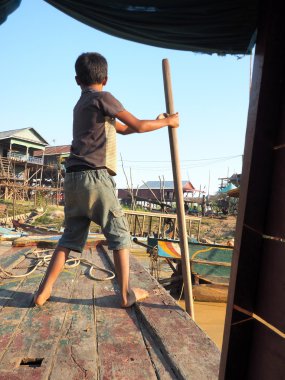 Zavallı çocuk teknede