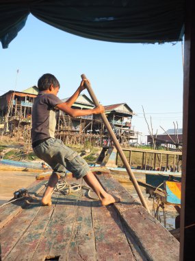 Zavallı çocuk teknede