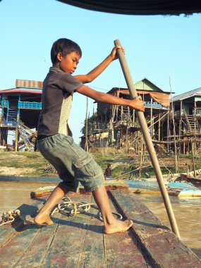 Zavallı çocuk teknede