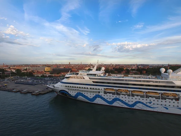 Cruise ship — Stock Photo, Image