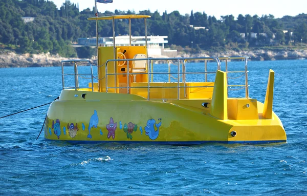 Желтая подводная лодка — стоковое фото