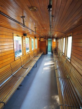 Lüks eski tren vagonunun içi.