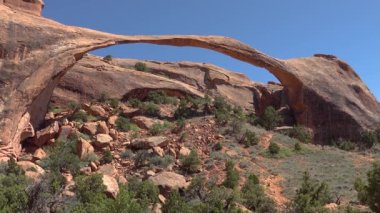 Peyzaj Kemeri, Devils Garden patikasındaki en büyük kemerlerden biridir. Moab, Utah 'taki Arches Ulusal Parkı