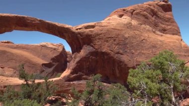 Double O Arch 'ın belirsiz görüntüsü. Arches Ulusal Parkı, Utah, MOAB, ABD 