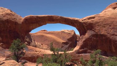 Double O Arch 'ın belirsiz görüntüsü. Arches Ulusal Parkı, Utah, MOAB, ABD 