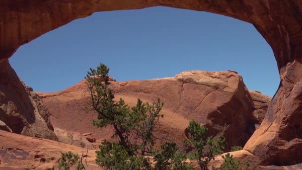 Ugjennomsiktig Utsikt Double Arch Arches Nasjonalpark Utah Moab Usa – stockvideo