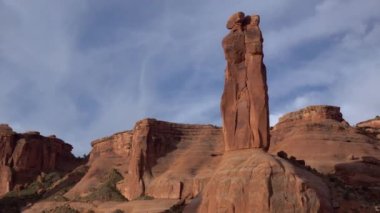 Erozyon kırmızı kayalar. Canyonlands Ulusal Parkı Utah 'ta Moab, ABD yakınlarındadır.
