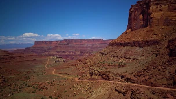 Strada Lungo Fondo Del Grande Canyon Rocce Rosse Erosione Canyonlands — Video Stock