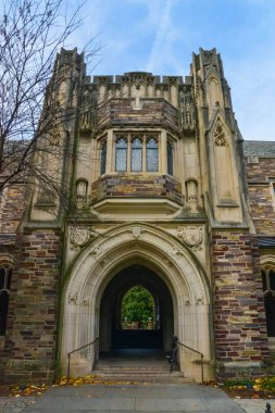 PRINCETON, NJ USA - NOVEMBER 12, 2019: Holder Hall binasının avlusu ve genel manzarası, mimari öğeleri. Princeton Üniversitesi, Princeton, New Jersey ABD