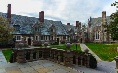 PRINCETON, NJ USA - NOVEMBER 12, 2019: Princeton Üniversitesi, ABD 'nin New Jersey şehrinde bulunan özel bir üniversitedir..
