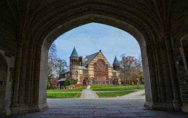 PRINCETON, NJ USA - 12 Kasım 2019: Blair Hall 'dan görüntü. Princeton Üniversitesi kampüsü. Princeton Üniversitesi, ABD 'nin New Jersey şehrinde bulunan özel bir üniversitedir.