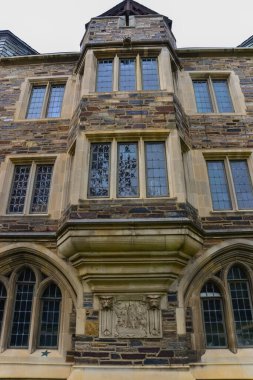 PRINCETON, NJ USA - NOVEMBER 12, 2019: Princeton Üniversitesi 'ndeki Foulke Hall manzarası. 
