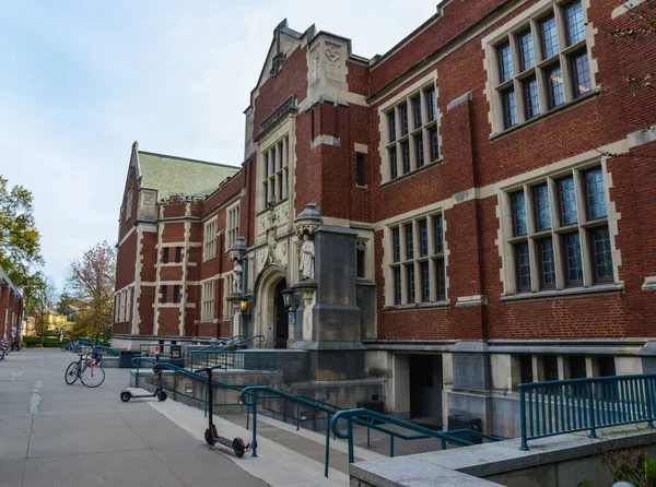 美国新泽西州普林斯顿 2019年11月12日 新泽西州普林斯顿大学校园里一座古老的历史性建筑 — 图库照片