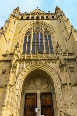 PRINCETON, NJ USA - NOVEMBER 12, 2019: Princeton, New Jersey 'deki Princeton Üniversitesi kampüsündeki Şapelin dış görünüşü
