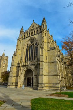 PRINCETON, NJ USA - NOVEMBER 12, 2019: Princeton, New Jersey 'deki Princeton Üniversitesi kampüsündeki Şapelin dış görünüşü