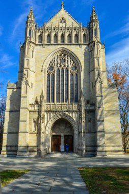 PRINCETON, NJ USA - NOVEMBER 12, 2019: Princeton, New Jersey 'deki Princeton Üniversitesi kampüsündeki Şapelin dış görünüşü