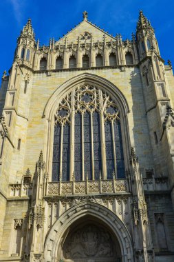 PRINCETON, NJ USA - NOVEMBER 12, 2019: Princeton, New Jersey 'deki Princeton Üniversitesi kampüsündeki Şapelin dış görünüşü