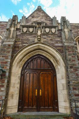 PRINCETON, NJ USA - 12 Kasım 2019: eğitim binasının pencere ve unsurları. Princeton Üniversitesi, Princeton, New Jersey ABD