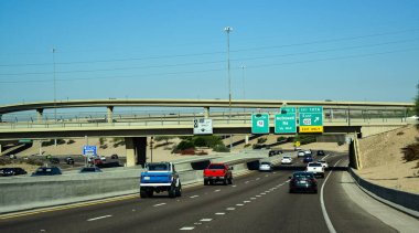 ABD, PHENIX, ARIZONA 17 Kasım 2019: Arizona, ABD 'de Trafik İşaretleri ve Yol İşaretleri