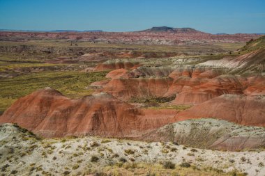 Arizona dağları aşınmış, Taşlaşmış Orman Ulusal Vahşi Doğa Bölgesi ve Boyalı Çöl. 