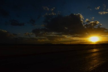 New Mexico 'da gün batımında büyük kümülüs bulutları