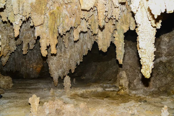 Wloty Kalcytu Stalaktyty Stalagmity Dużych Podziemnych Halach Parku Narodowym Carlsbad — Zdjęcie stockowe