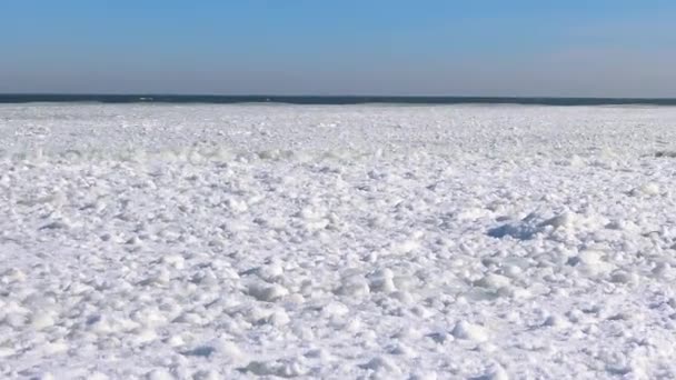 Mar Negro Congelado Trozos Bloques Hielo Marino Balanceándose Agua Cerca — Vídeos de Stock