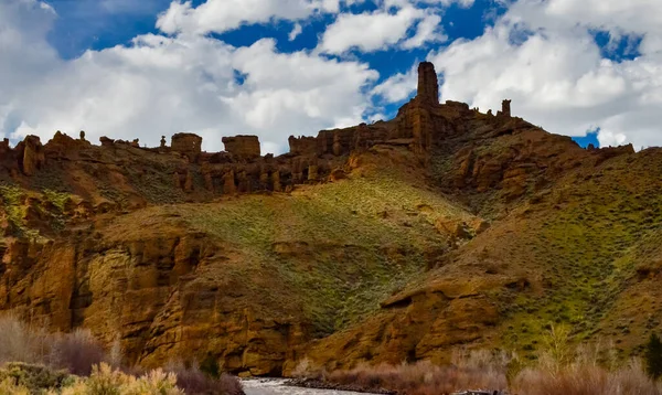 Natuur Van Montana Berglandschap Rode Rotsen Tegen Achtergrond Van Een — Stockfoto