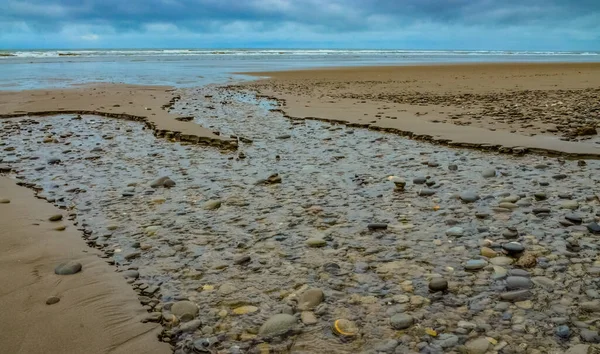 Pietre Colorate Rotonde Sull Ampia Riva Dell Oceano Pacifico Nel — Foto Stock