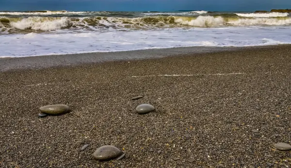 Πολύχρωμα Στρογγυλά Βότσαλα Στον Ειρηνικό Ωκεανό Στο Ολυμπιακό Εθνικό Πάρκο — Φωτογραφία Αρχείου