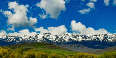 Utah, ABD 'deki ovaların üzerinde gün boyunca yağmur bulutları