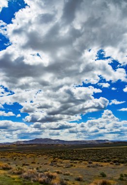Utah, ABD 'deki ovaların üzerinde gün boyunca yağmur bulutları