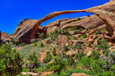 Peyzaj Kemeri, Devils Garden patikasındaki en büyük kemerlerden biridir. Moab, Utah 'taki Arches Ulusal Parkı