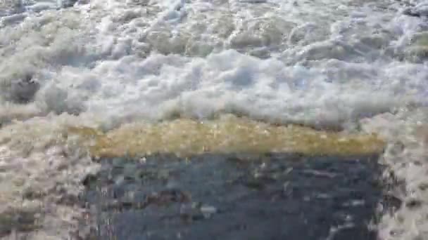 Agua Sucia Mal Tratada Planta Tratamiento Fluye Embalse Natural Estuario — Vídeos de Stock