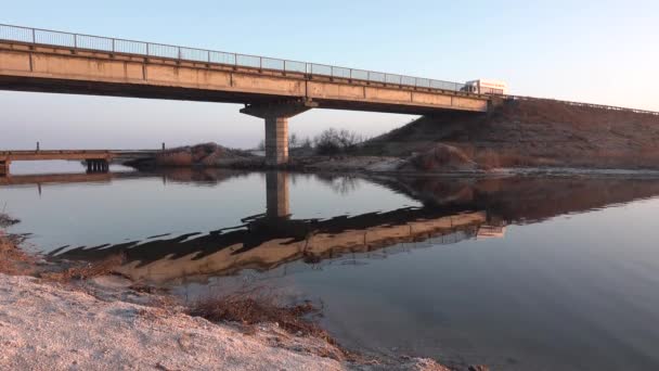 Water Edge Waves Swaying Sandy Shore Shells Glare Water Ukraine — Wideo stockowe