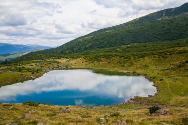 Karpat dağ gölü