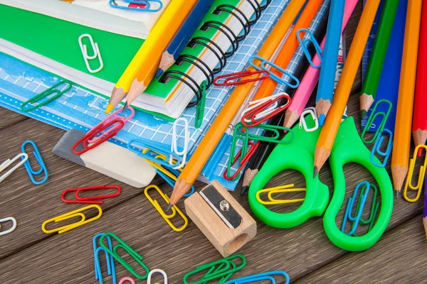 Papelería, oficina y accesorios para estudiantes en madera —  Fotos de Stock