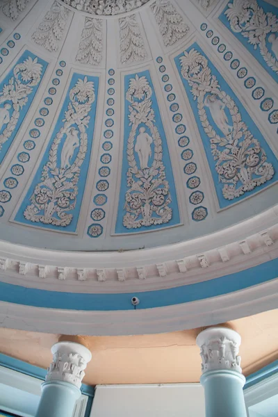 Old molding on the ceiling — Stock Photo, Image