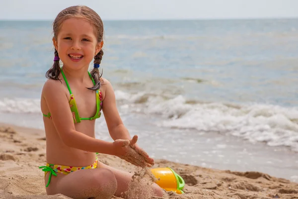 Little girl at beach — Stock Photo, Image