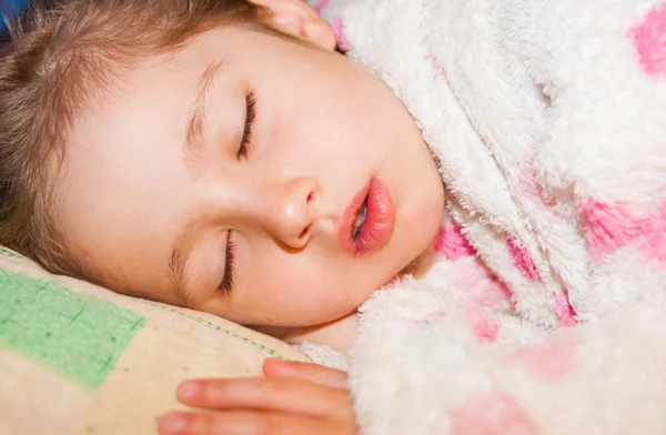 Buena chica durmiendo — Foto de Stock