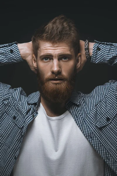 Acımasız sakallı adam — Stok fotoğraf