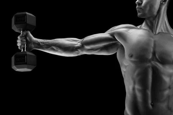 Poder atlético homem bombeando os músculos com halteres — Fotografia de Stock