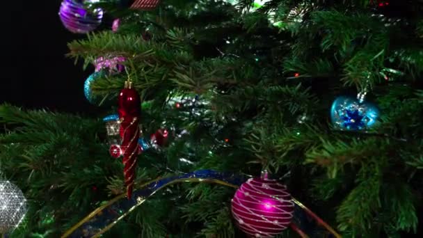 Magisk Juletræ Juletræ Grene Dekoreret Med Lyse Mousserende Guirlander Julepynt – Stock-video
