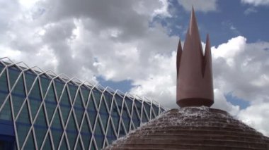 Bağımsızlık Sarayı ve Çeşmesi