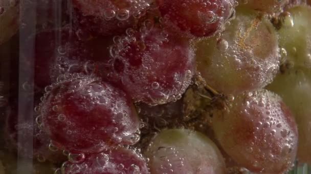 Uvas e Soda Closeup . — Vídeo de Stock