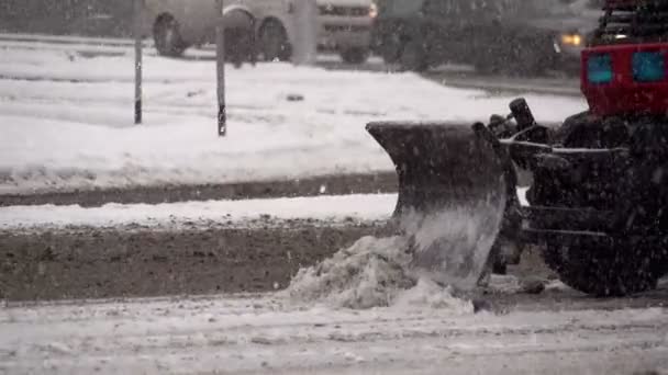 Snowplows removes snow from city streets — Stock Video