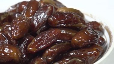 Tarihleri plaka üzerinde. Döngü döndürme