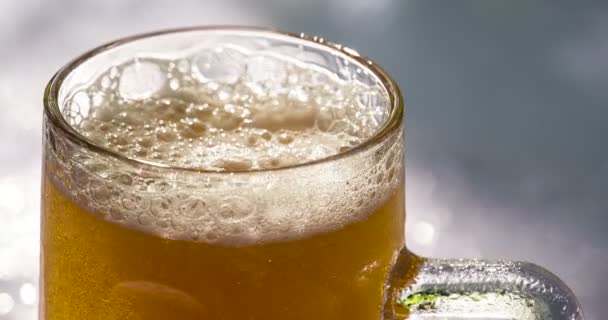 Bubbles rise slowly in circle with beer — Stock Video