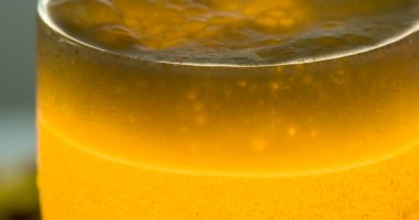 Köpük ve bardak bira kabarcıkları